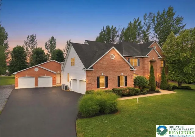 Photo 3 of Single family home for sale at 4559 Oakwood Ln, Nazareth, PA 18064 | MLS# 780316 | Listing updated on 2026-08-22
