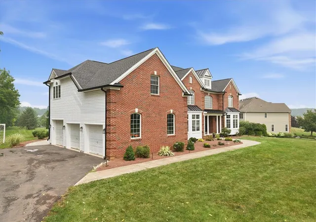 Photo 3 of Single family home for sale at 4600 Willow Ln, Nazareth, PA 18064 | MLS# 780740 | Listing updated on 2026-08-17