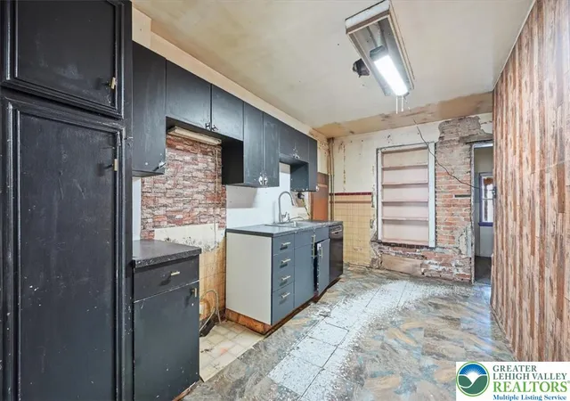 Photo 4 of Sale Pending at 1912 Glendale Ave, Bethlehem, PA 18018 | MLS# 780760 | Listing updated on 2026-08-24