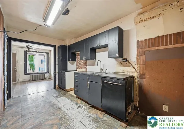 Photo 5 of Sale Pending at 1912 Glendale Ave, Bethlehem, PA 18018 | MLS# 780760 | Listing updated on 2026-08-24