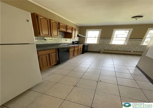 Photo 3 of Sale Pending at 410 N 2nd Street, Allentown, PA 18102 | MLS# 780875 | Listing updated on 2026-10-07