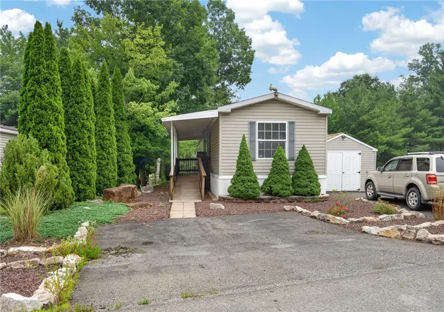 2nd image of 224 Hope Dr, New Ringgold, PA 17960 | MLS# 780789