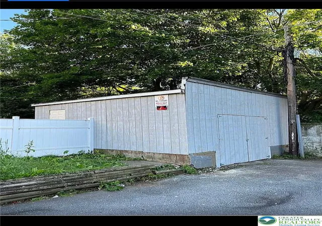 Photo 3 of Townhouse for sale at 242 N Hall St, Allentown, PA 18102 | MLS# 781020 | Listing updated on 2026-08-17