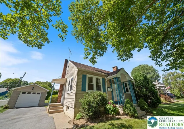 Photo 3 of Single family home for sale at 31 George Ave, Nazareth, PA 18064 | MLS# 781293 | Listing updated on 2026-08-21