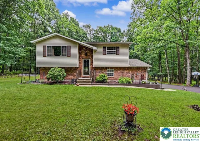 Photo 2 of Sale Pending at 386 Upper Ridge Dr, Chestnuthill Twp, PA 18330 | MLS# 781314 | Listing updated on 2026-08-17