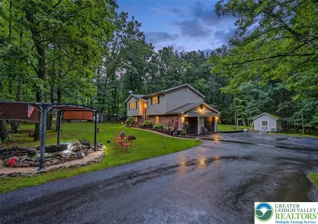 Photo 3 of Sale Pending at 386 Upper Ridge Dr, Chestnuthill Twp, PA 18330 | MLS# 781314 | Listing updated on 2026-08-17