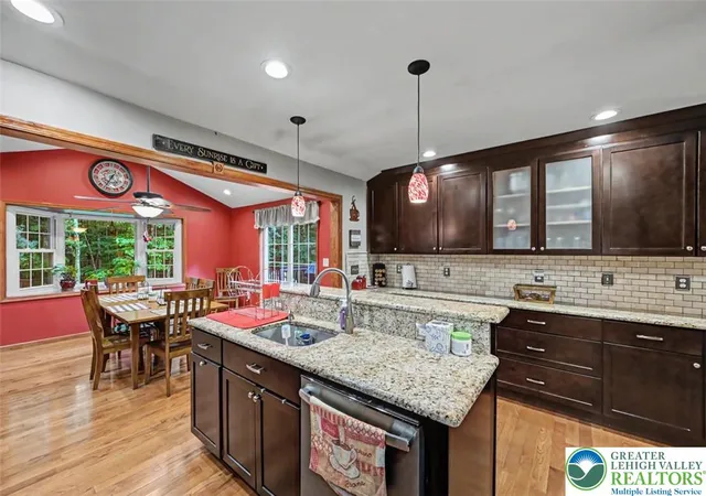 Photo 4 of Sale Pending at 386 Upper Ridge Dr, Chestnuthill Twp, PA 18330 | MLS# 781314 | Listing updated on 2026-08-17