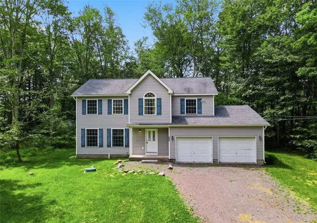Photo 1 of Single family home for sale at 215 George Dr, Tobyhanna Twp, PA 18610 | MLS# 781351 | Listing updated on 2026-08-17