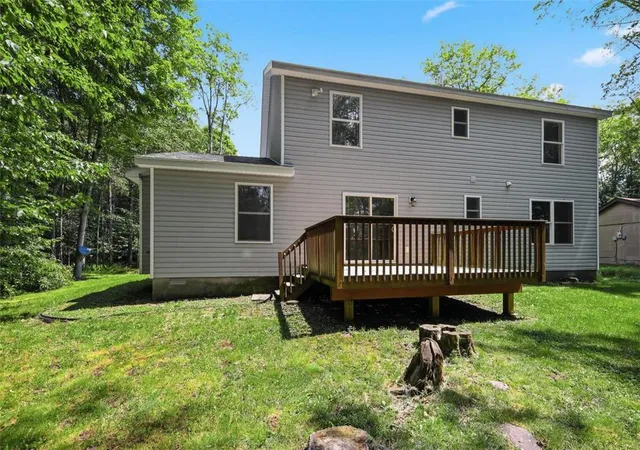 Photo 5 of Single family home for sale at 215 George Dr, Tobyhanna Twp, PA 18610 | MLS# 781351 | Listing updated on 2026-08-17