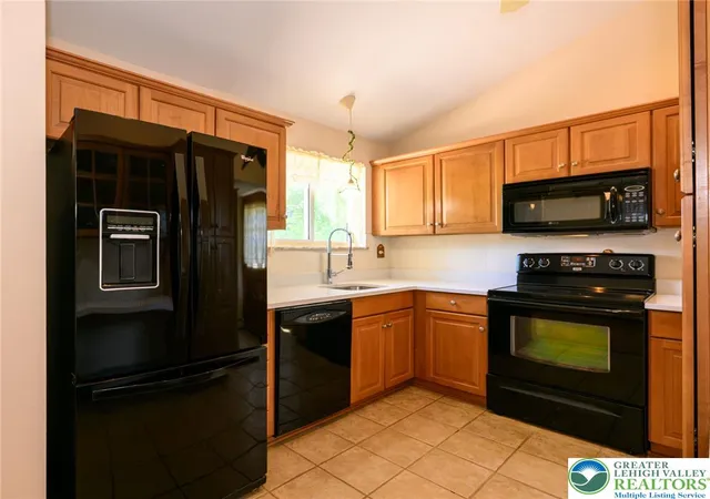 Photo 4 of Single family home for sale at 10144 Dietrich Rd, Breinigsville, PA 18031 | MLS# 781526 | Listing updated on 2026-08-19