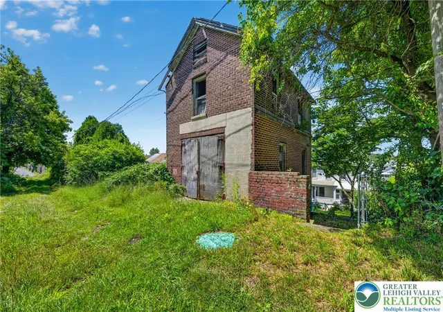 30th image of 325 E Fell St, Summit Hill, PA 18250 | MLS# 781327
