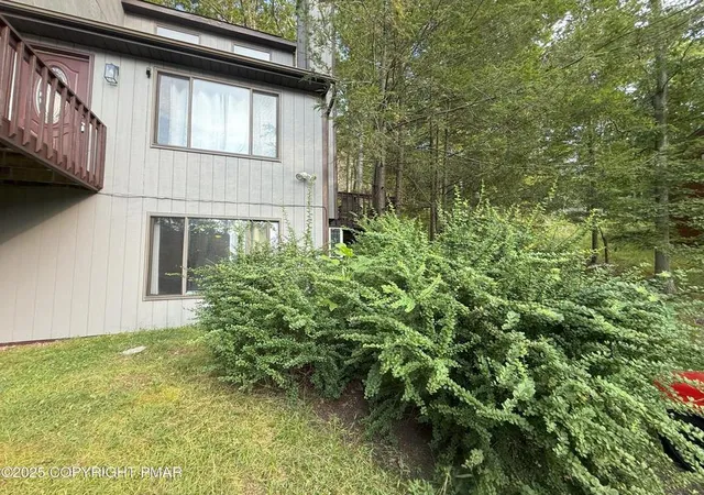 Photo 2 of Single family home for sale at 6271 Decker Rd, Bushkill, PA 18324 | MLS# 781815 | Listing updated on 2026-08-17