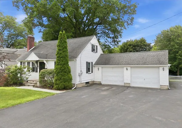 Photo 2 of Sale Pending at 467 8th Street, Stroudsburg, PA 18360 | MLS# 781859 | Listing updated on 2026-08-20