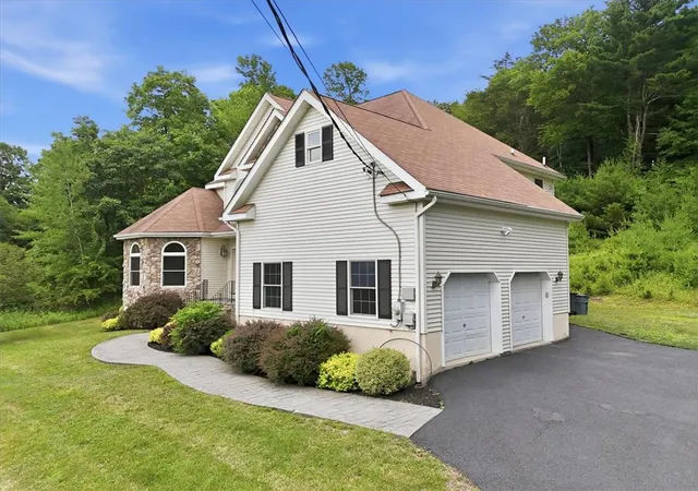 Photo 5 of Single family home for sale at 5248 Cherry Valley Rd, Saylorsburg, PA 18353 | MLS# 781886 | Listing updated on 2026-08-21