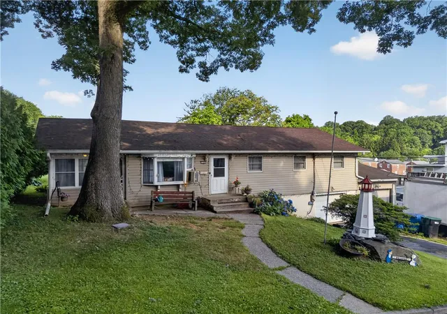 Photo 2 of Sale Pending at 720 Lechauwecki Ave, Bethlehem, PA 18015 | MLS# 780946 | Listing updated on 2026-08-17