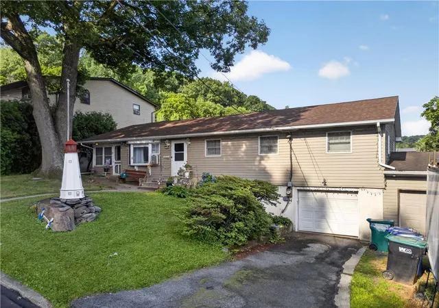 Photo 3 of Sale Pending at 720 Lechauwecki Ave, Bethlehem, PA 18015 | MLS# 780946 | Listing updated on 2026-08-17