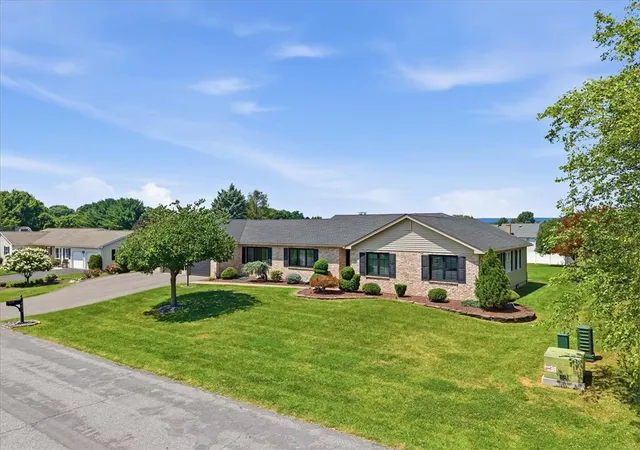 Photo 2 of Sale Pending at 4652 Willow Ln, Nazareth, PA 18064 | MLS# 781865 | Listing updated on 2026-08-18