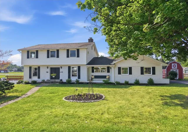2nd image of 3146 Club Dr, Allentown, PA 18103 | MLS# 781545