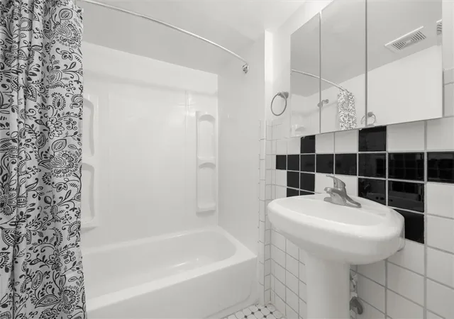 Listing Photo 2 - Condo for sale in building located at 419 Wyandotte St, Bethlehem, PA 18015 - Unit #