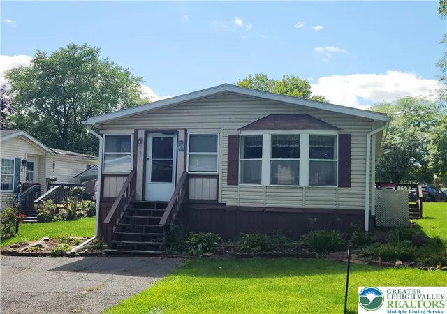 Photo 1 of Sale Pending at 295 Woodsbluff Ct, Bath, PA 18014 | MLS# 782034 | Listing updated on 2026-08-26