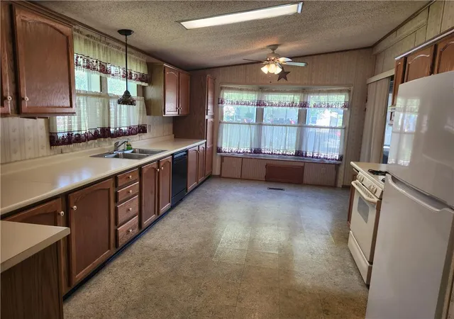 Photo 2 of Sale Pending at 295 Woodsbluff Ct, Bath, PA 18014 | MLS# 782034 | Listing updated on 2026-08-26