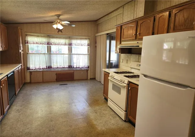 Photo 8 of Sale Pending at 295 Woodsbluff Ct, Bath, PA 18014 | MLS# 782034 | Listing updated on 2026-08-26