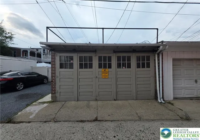 Listing Photo 2 - Condo for sale in building located at 1334 W Turner St, Allentown, PA 18102 - Unit #