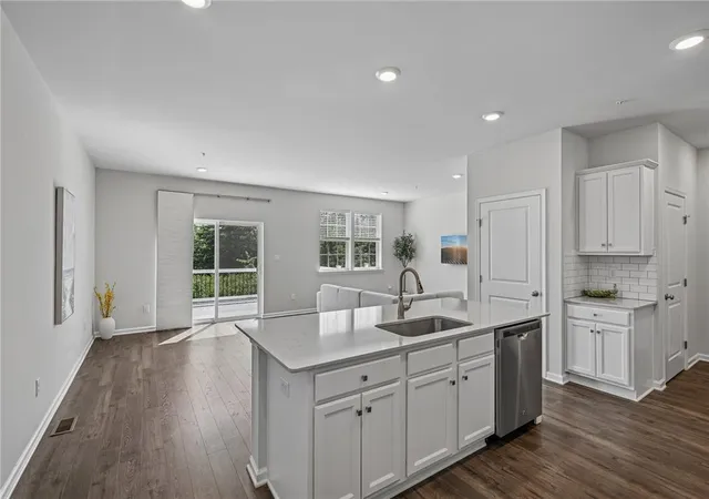 2nd image of 76 Fonthill Ct, Quakertown, PA 18951 | MLS# 782167