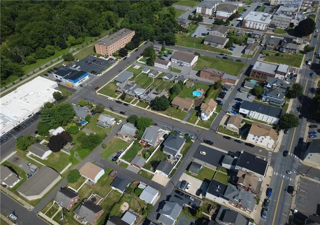 Listing Photo 2 - Condo for sale in building located at 824 Main St, Hellertown, PA 18055 - Unit #