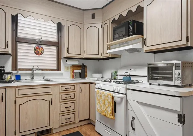 Photo 4 of Sale Pending at 548 Benner Ave, Fountain Hill, PA 18015 | MLS# 781417 | Listing updated on 2026-08-20