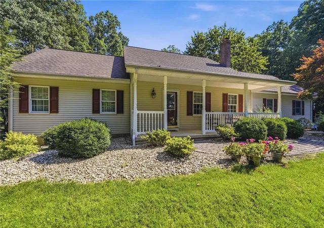 Photo 2 of Single family home for sale at 492 Arthurs Ct, Nazareth, PA 18064 | MLS# 781190 | Listing updated on 2026-08-06