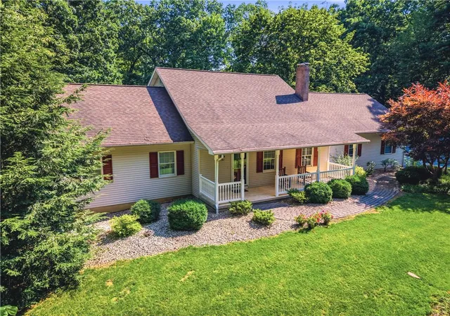 Photo 3 of Single family home for sale at 492 Arthurs Ct, Nazareth, PA 18064 | MLS# 781190 | Listing updated on 2026-08-06