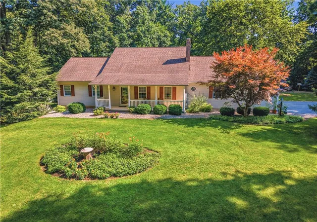 Photo 4 of Single family home for sale at 492 Arthurs Ct, Nazareth, PA 18064 | MLS# 781190 | Listing updated on 2026-08-06