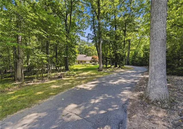 Photo 5 of Single family home for sale at 492 Arthurs Ct, Nazareth, PA 18064 | MLS# 781190 | Listing updated on 2026-08-06