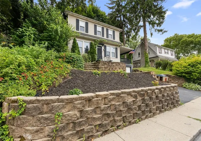 Photo 3 of Single family home for sale at 2322 Park Ave, Easton, PA 18045 | MLS# 782207 | Listing updated on 2026-08-24