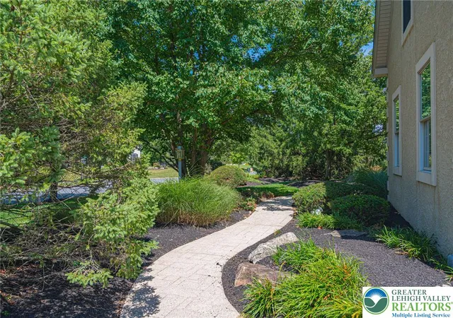 Photo 4 of Single family home for sale at 6958 Lehigh Ct, Allentown, PA 18106 | MLS# 781262 | Listing updated on 2026-08-06