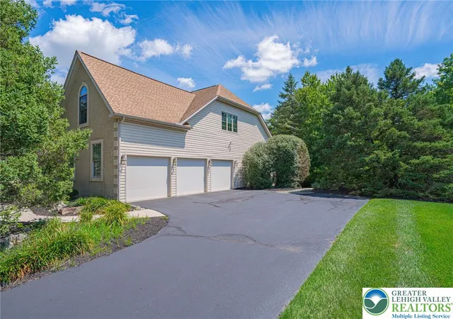 Photo 5 of Single family home for sale at 6958 Lehigh Ct, Allentown, PA 18106 | MLS# 781262 | Listing updated on 2026-08-06