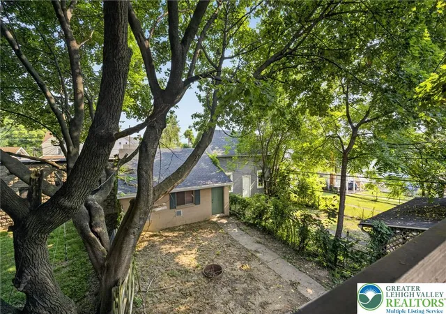 Listing Photo 2 - Condo for sale in building located at 1319 Northampton St, Easton, PA 18042 - Unit #