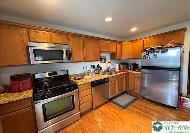 Photo 3 of Townhouse for sale at 4115 Bunker Hl Dr S, Coopersburg, PA 18036 | MLS# 782062 | Listing updated on 2026-08-06
