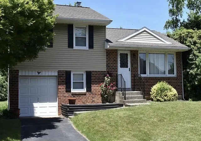 Photo 1 of Sale Pending at 1980 Collingswood Dr, Bethlehem, PA 18018 | MLS# 780357 | Listing updated on 2026-08-06