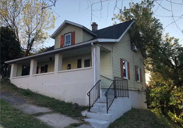 Photo 2 of Single family home for sale at 806 Carlton Ave, Bethlehem, PA 18015 | MLS# 782197 | Listing updated on 2026-08-06
