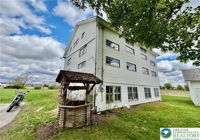 Photo 4 of Single family home for sale at 282 Young Rd, Nazareth, PA 18064 | MLS# 782292 | Listing updated on 2026-08-06