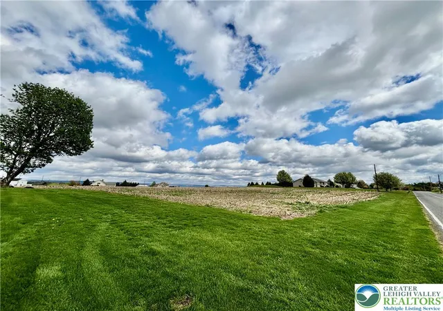 Photo 5 of Single family home for sale at 282 Young Rd, Nazareth, PA 18064 | MLS# 782292 | Listing updated on 2026-08-06