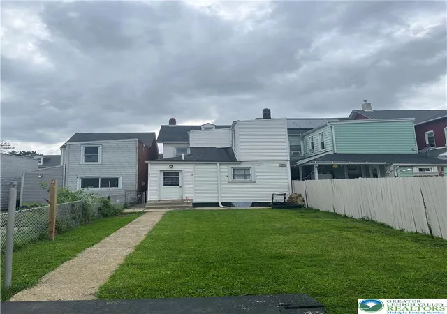 Photo 3 of Single family home for sale at 528 Centre St, Easton, PA 18042 | MLS# 782069 | Listing updated on 2026-08-07
