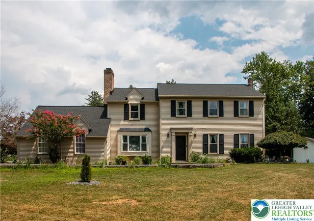 Photo 1 of Single family home for sale at 3582 Country Clb Rd, Easton, PA 18045 | MLS# 781876 | Listing updated on 2026-08-21