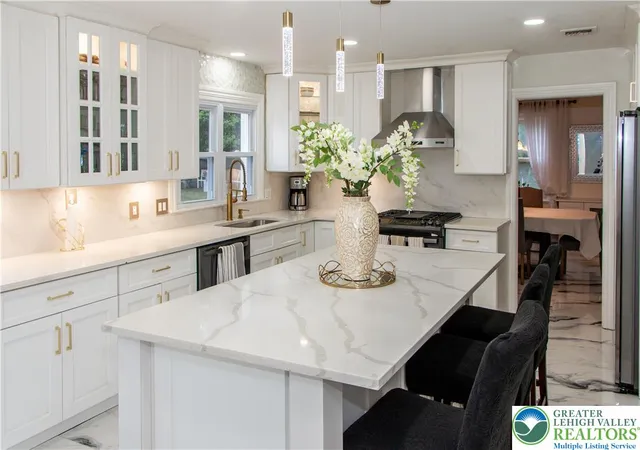 Photo 3 of Single family home for sale at 3582 Country Clb Rd, Easton, PA 18045 | MLS# 781876 | Listing updated on 2026-08-21