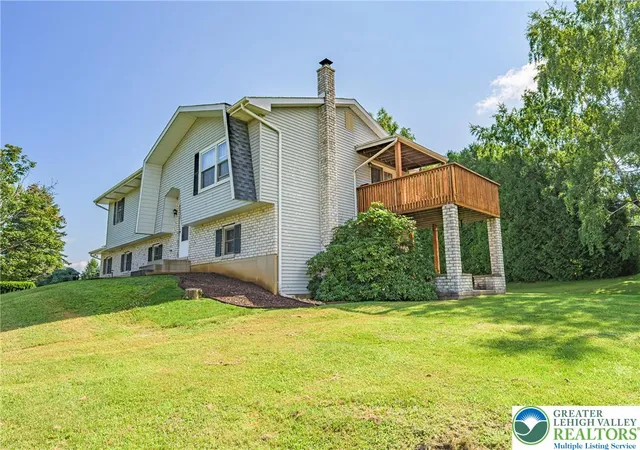 Photo 2 of Single family home for sale at 12 Manor Ln, Jim Thorpe, PA 18229 | MLS# 782314 | Listing updated on 2026-08-23