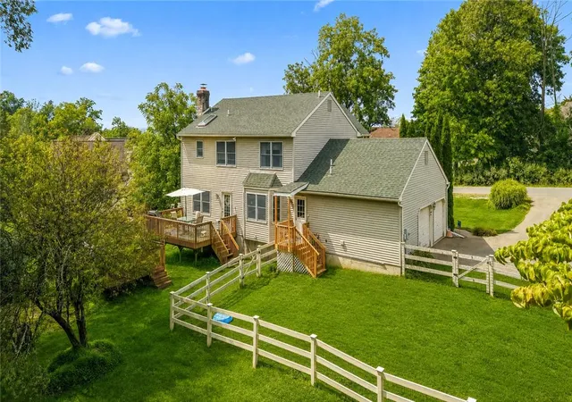 Photo 2 of Single family home for sale at 4006 Crst View Dr, Stroudsburg, PA 18360 | MLS# 782380 | Listing updated on 2026-08-25
