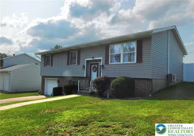 1st image of 515 Maple St, Pottsville, PA 17901 | MLS# 782397
