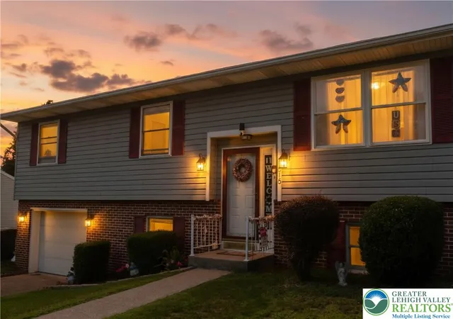 2nd image of 515 Maple St, Pottsville, PA 17901 | MLS# 782397